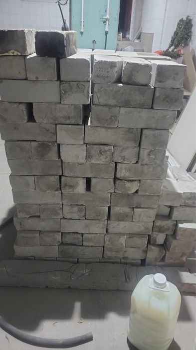 Продам кирпич силикатный б/у  195шт