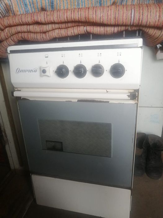 Продам газовую плиту