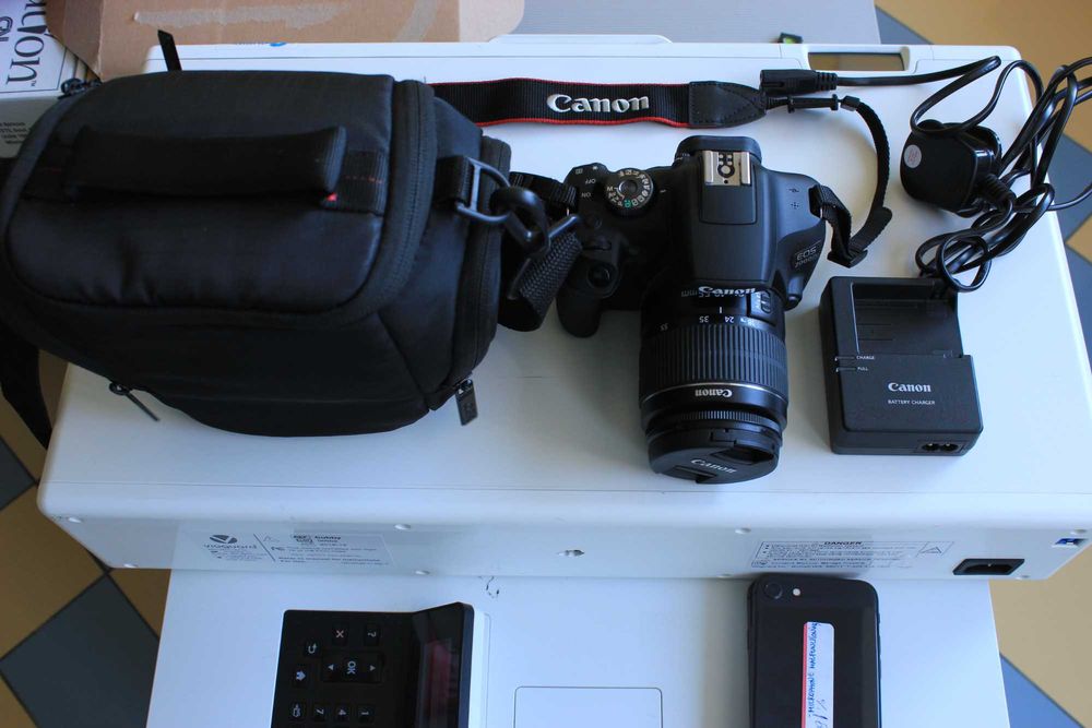 Canon EOS 2000D + обектив Canon EF-S 18-55mm f/3.5-5.6 IS-Фотоапарат