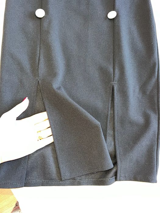 Rochie neagra tip sacou, cu slit dublu