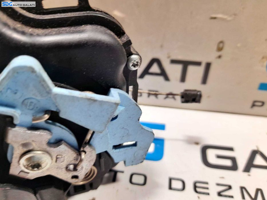 Broasca Incuietoare 9 Pini Usa Portiera Dreapta Fata Volkswagen Golf 5 2004 - 2008 Cod 3D2837016J 26J-3D2837016J [N0346]
