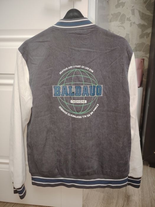 Продам бомбер мужской