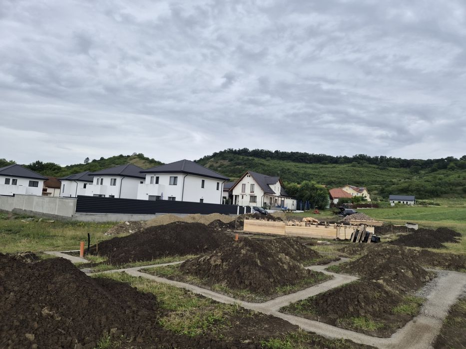 Case de vânzare  in loc. Corunca  !
