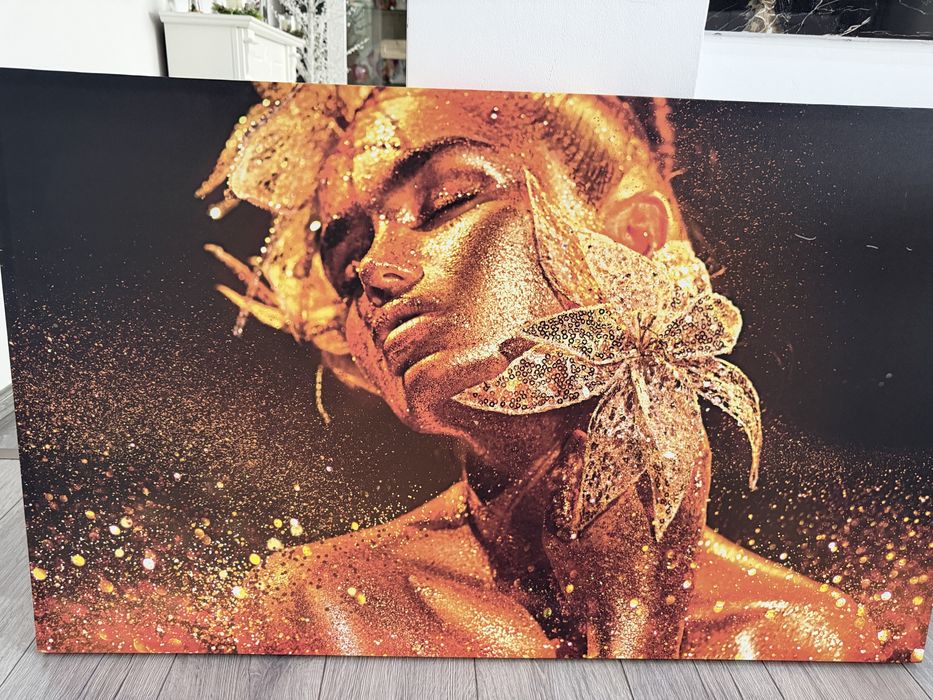 Vand  tablou foarte frumos cu o fata pe el , nou L=115 si l= 70