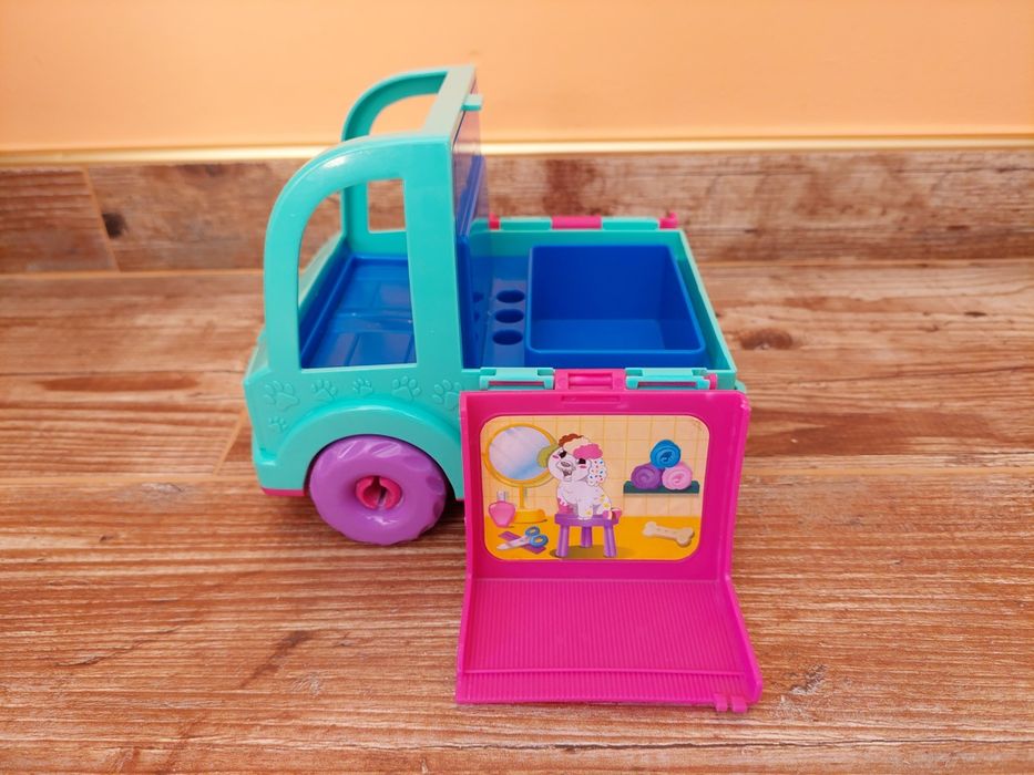 Голяма кола-кемпер за кукли