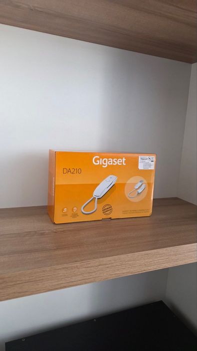 Продавам стационарни телефони Gigaset DA210 – черен и бял цвят.