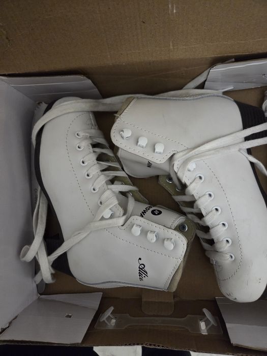 Коньки детские белые