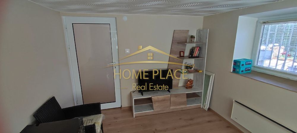 Дава се под наем Етаж от къща в Варна, Колхозен пазар - 60 кв.м за 469.2 € - Снимка #1