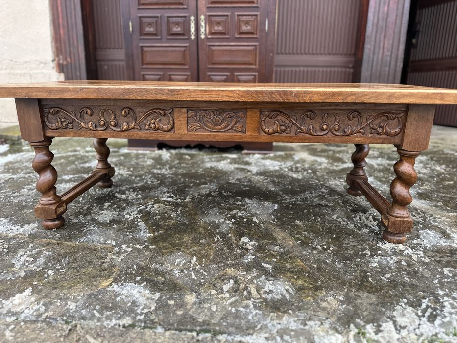 Дървена холна маса – класически стил