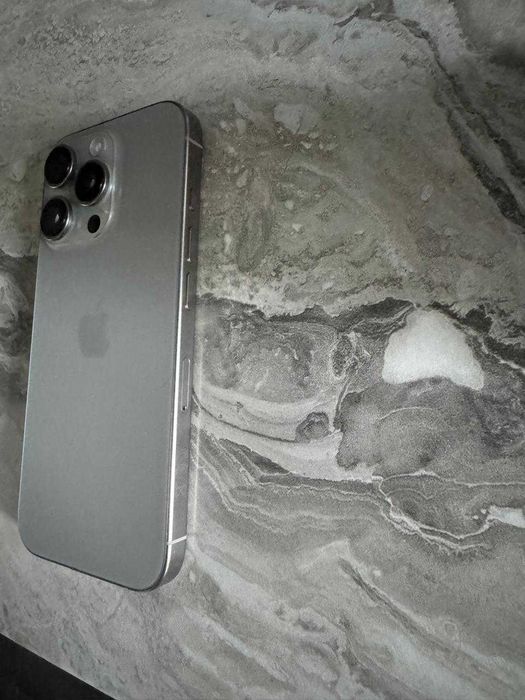 iPhone 16 pro 370 тысяч.