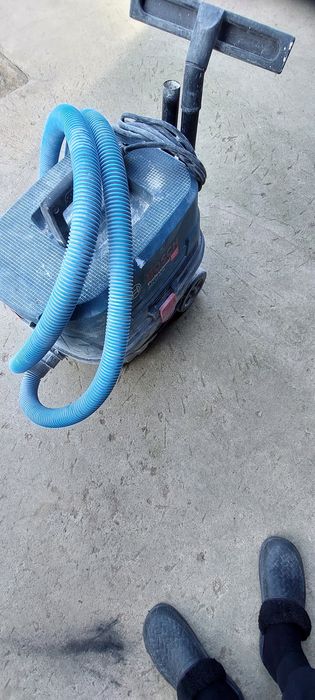 Vând aspirator bosch profesional
