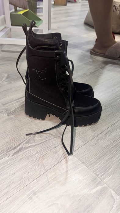 Ботинки осенне-весенние черные