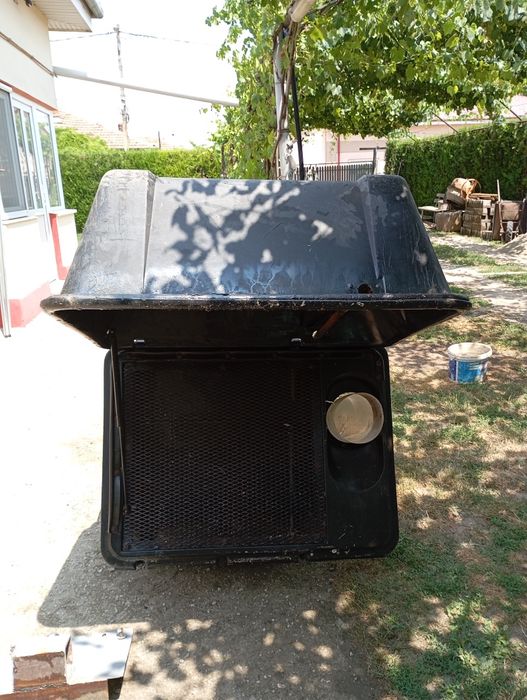 Tractoras tuns iarba