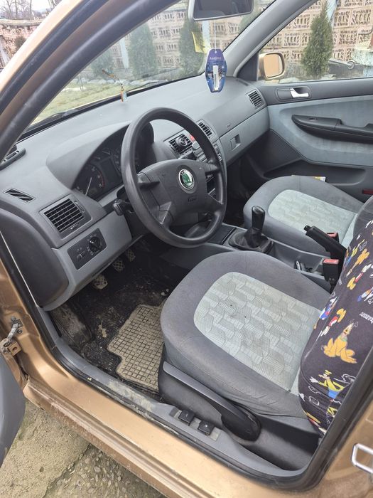 Vând skoda fabia 1.4 benzina an 2002
