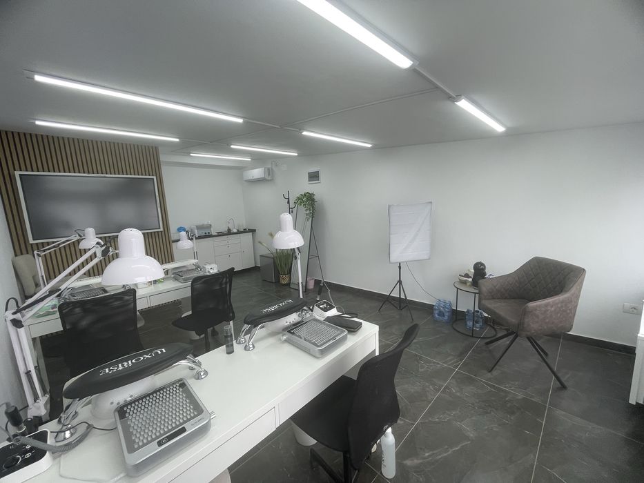 Spatiu comercial  stradal cursuri private  manichiura / nail artist