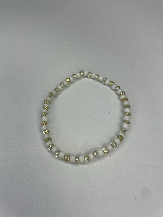 Продавам ръчно изработени гривни