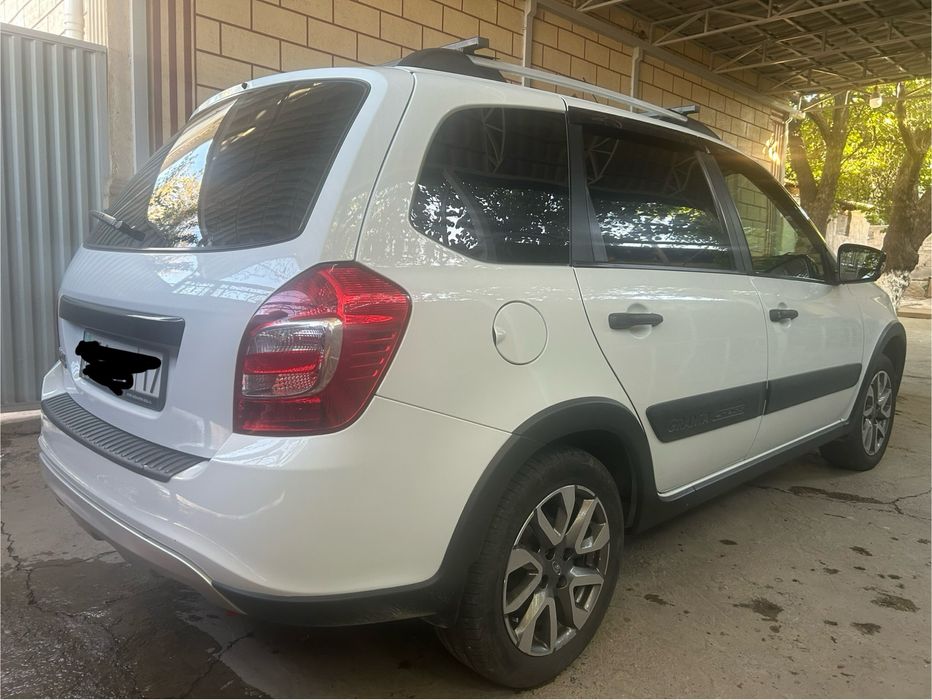 Гранта кросс 2023г.в.