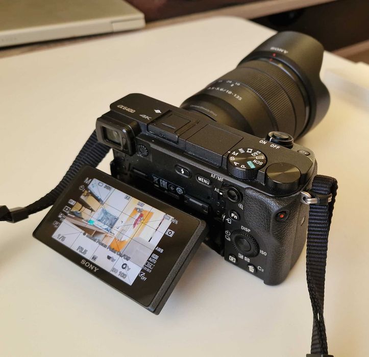 Sony Alpha A6400 24.2 MP cu Obiectiv 18-135mm + 35mm fix F1.8