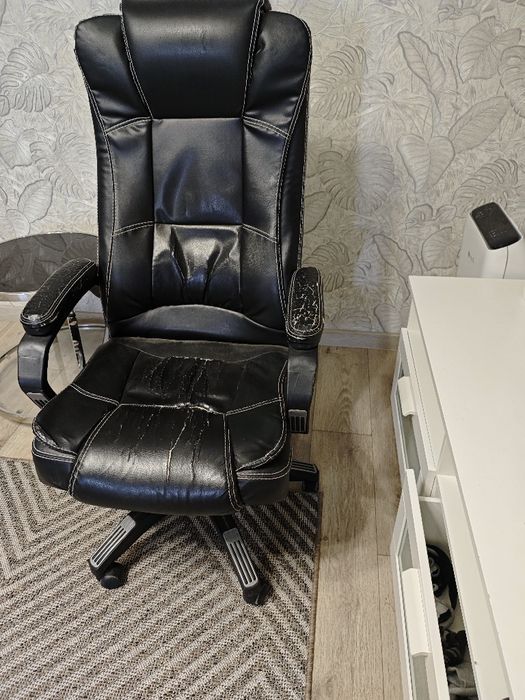 Продаю креско офисное.