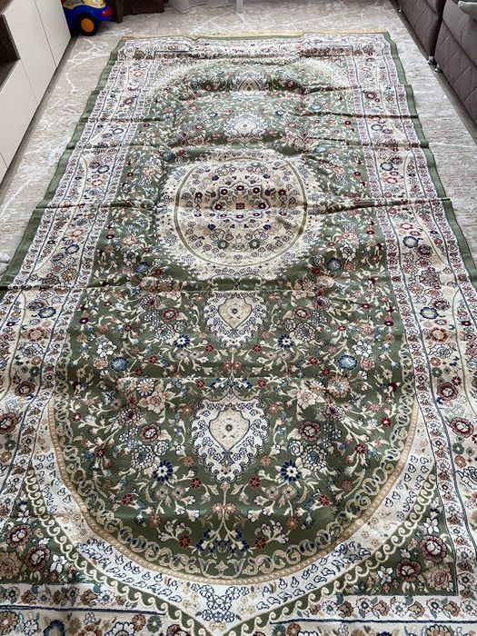 Ковёр в хорошем состоянии