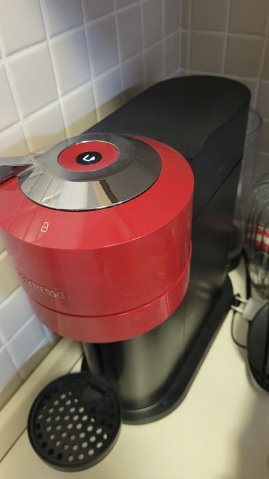Aparat de cafea Cafetiera Nespresso Vertuo Next Red funcțional 100%