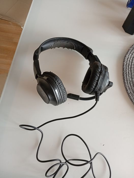 Vând căști hp gheiming originalele.
