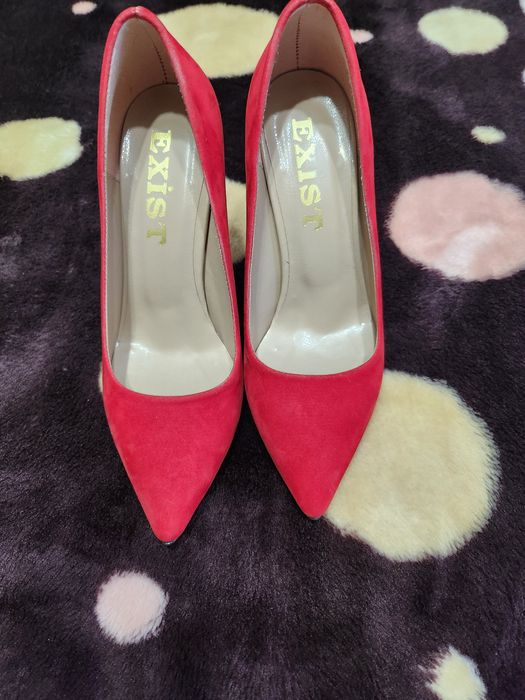 Vand pantofi rosii