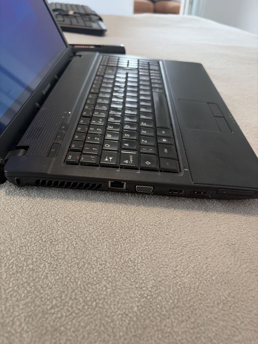 Leptop lenovo G560
