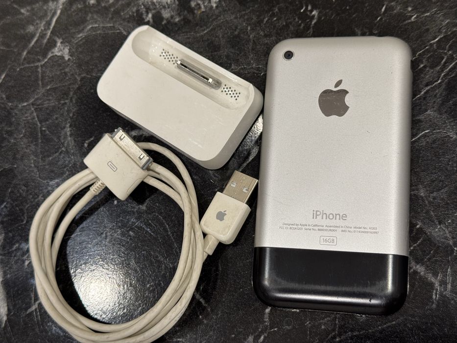 Apple iPhone 2G (первый айфон)