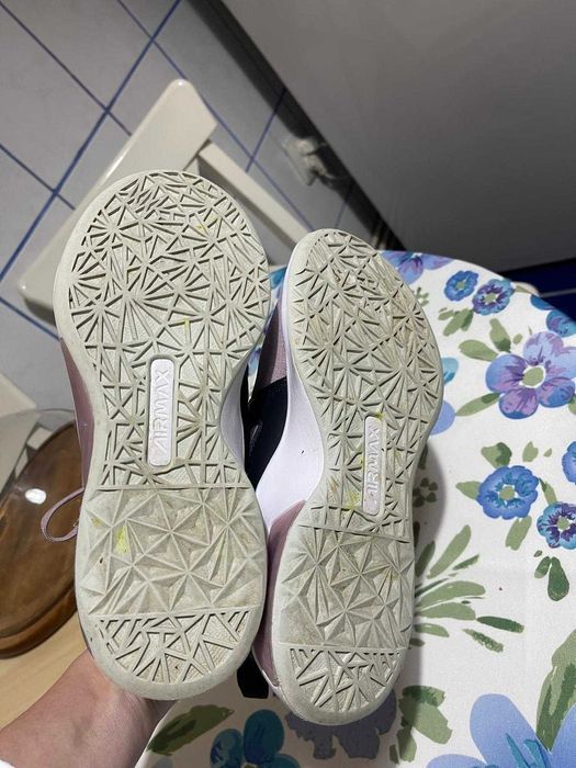 Nike primavara/vara, culoare si model deosebit, practic ca noi