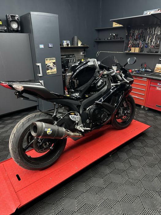 Vand  Suzuki gsxr k9 750 PRET FIX 6000 urgent