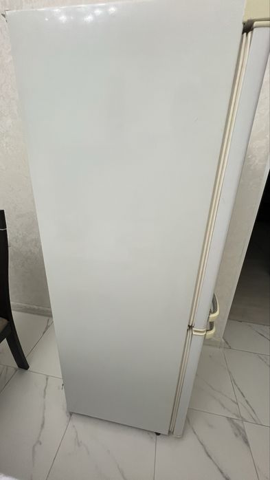 Холодильник Samsung продается в отличном состоянии