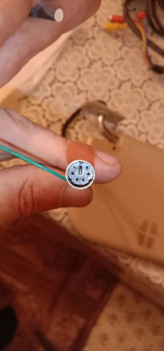 Продается видео аудио система с монитором для автомобилей.