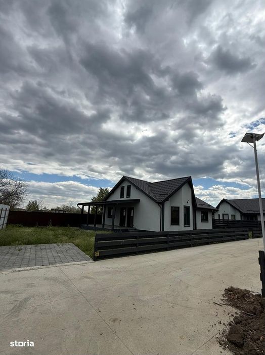 De inchiriat casa cu 2 dormitoare si bucatarie utilata, Letea Veche
