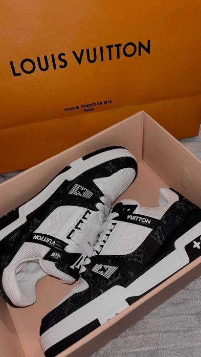 LV сникърси черно и бяло 36-45 номер