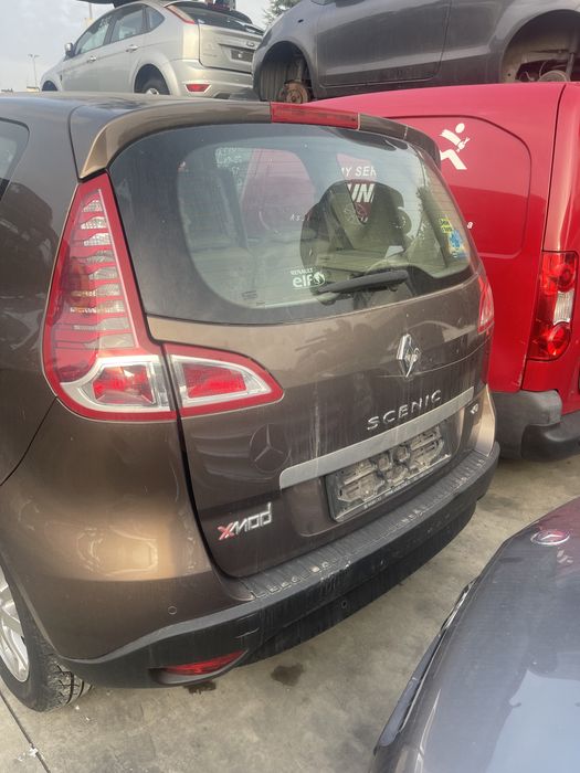 Dezmembrez renault scenic 3 an 2012 1.5 diesel cutie automata