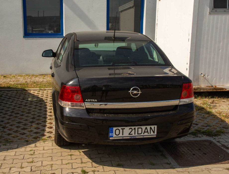 Opel Astra H Sedan, 1.6 benzina, 115cp