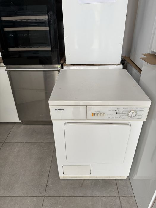 Сушилня с ваничка за вода Миеле