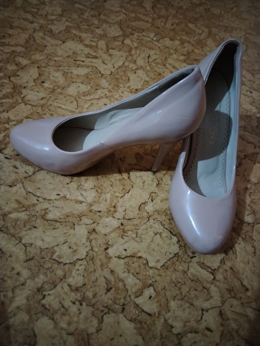 Продаю б/у туфли