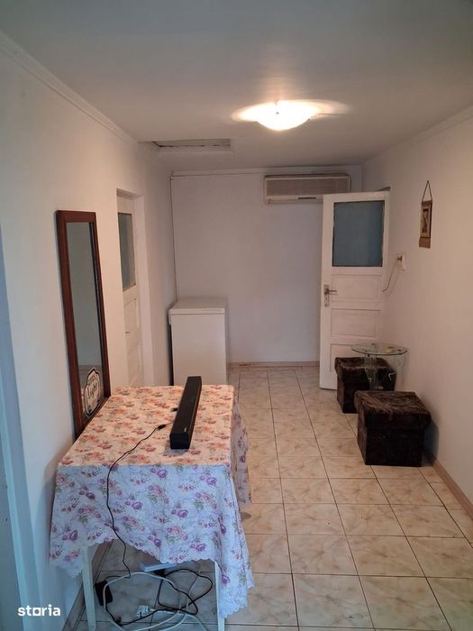 Casă cu 3 camere, teren 710 mp, utilități