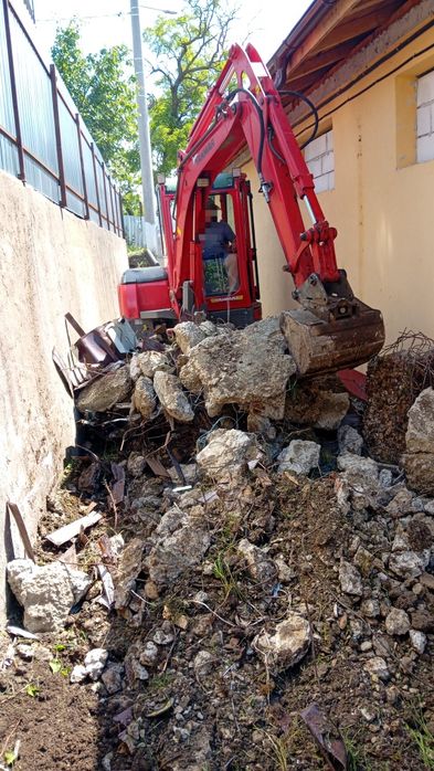 Miniexcavator de inchiriat