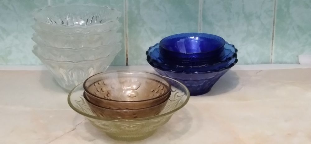 Тортница,салатницы,чайники