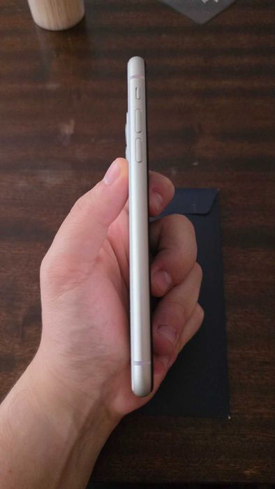 iPhone 11 128GB – Като нов + подарък