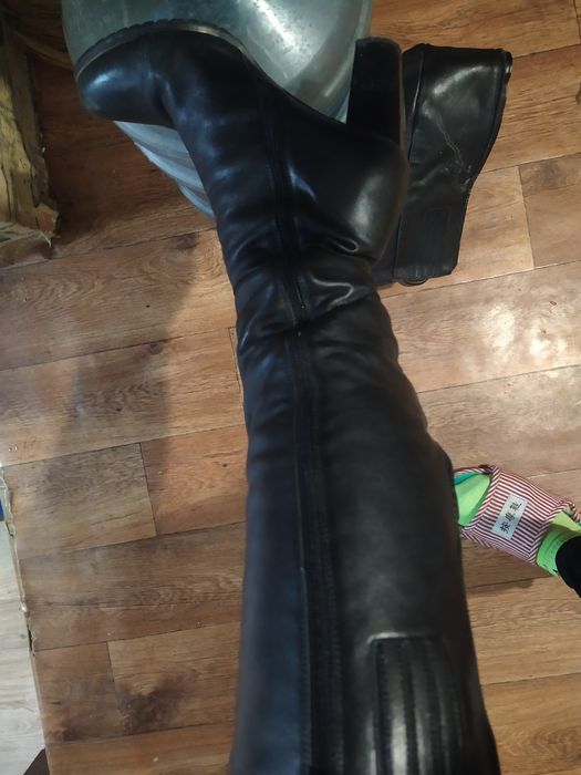 Продам женские сапоги