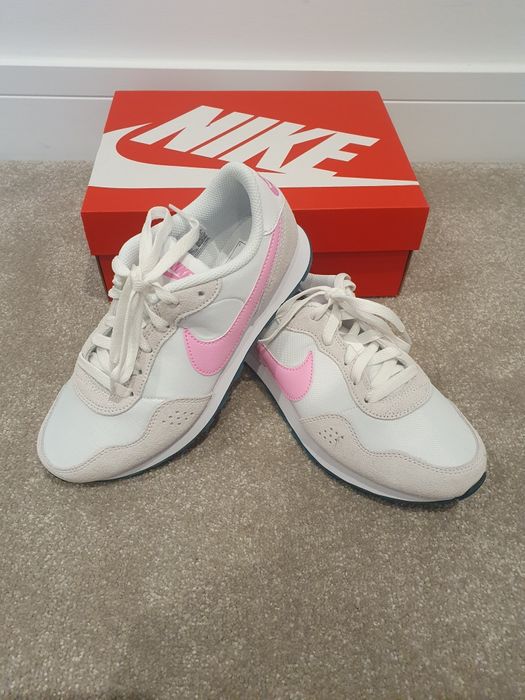 Маратонки Nike MD Valiant, н.36,5, нови