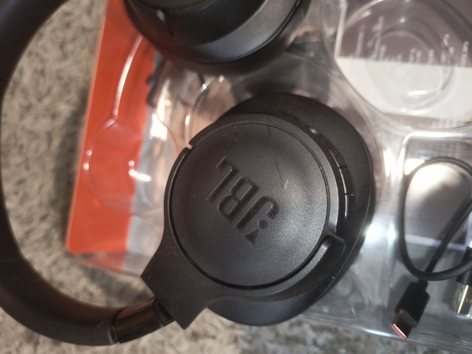 JBL Tune 760NC cu ANC