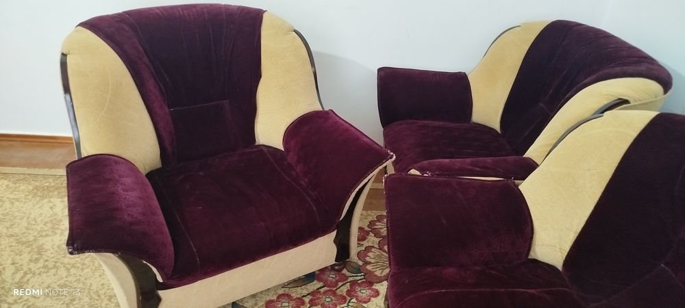 Диван и два кресла