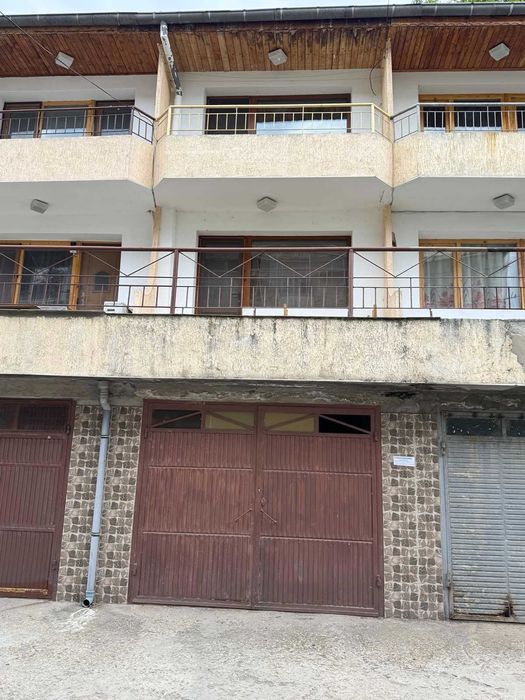 Продавам гараж с широк канал