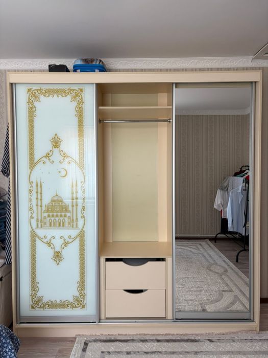 Трехсекционный Шифоньер