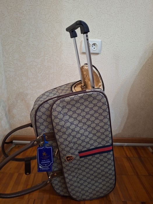 Сумка на колесиках